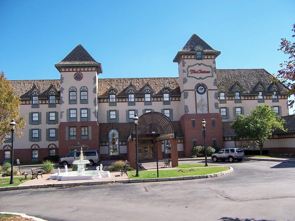 The Chateau Bloomington Hotel And Conference Center Exterior photo